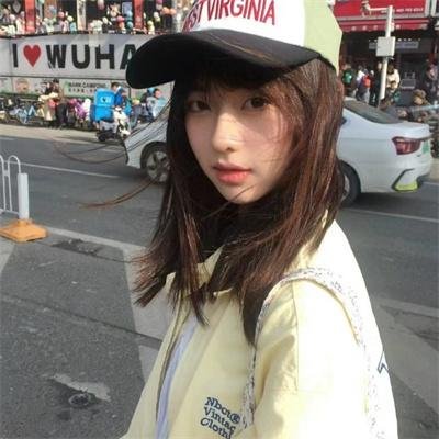 她行走于黑暗中 海报